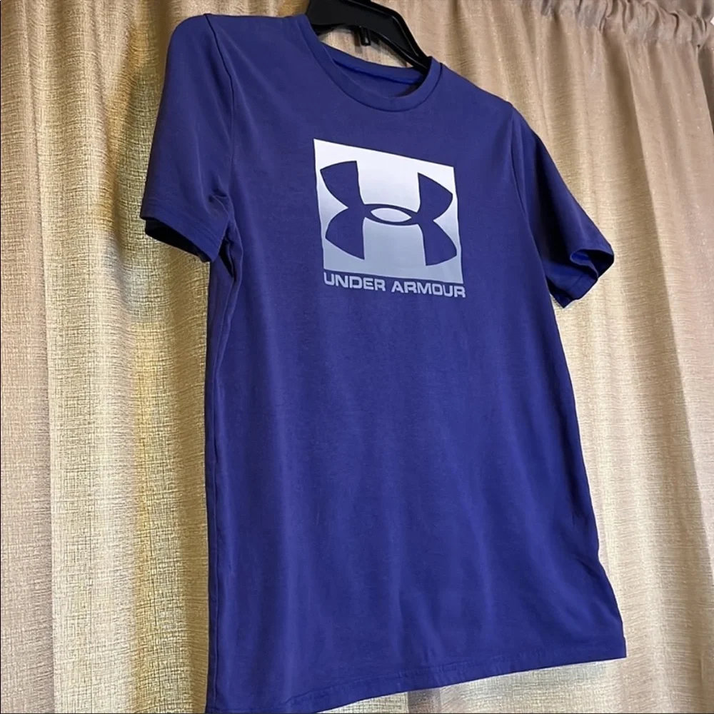 Youth XL Under Armour t-shirt with gray ombré logo. Purple/blue color.